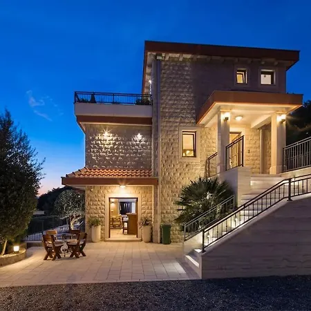 Gradina Villa