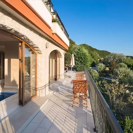Gradina Villa *
